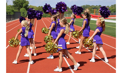 Cheerleaders hard at work